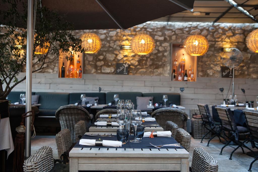 L'Auberge De L'Aubergine Eygalières Extérieur photo