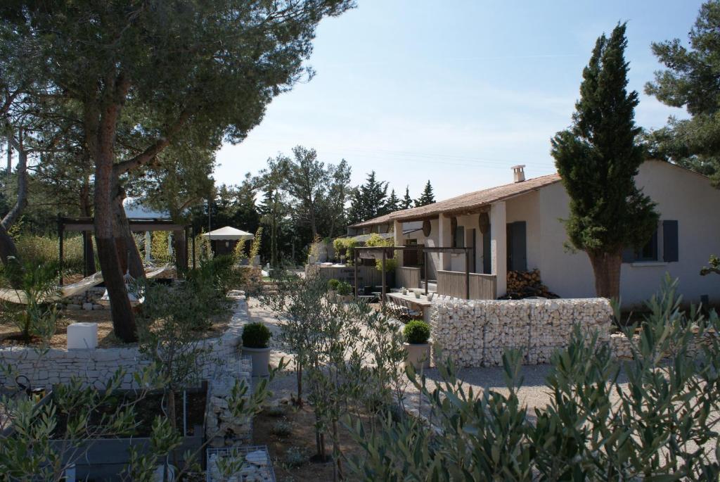 L'Auberge De L'Aubergine Eygalières Extérieur photo