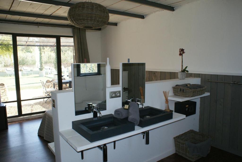 L'Auberge De L'Aubergine Eygalières Extérieur photo