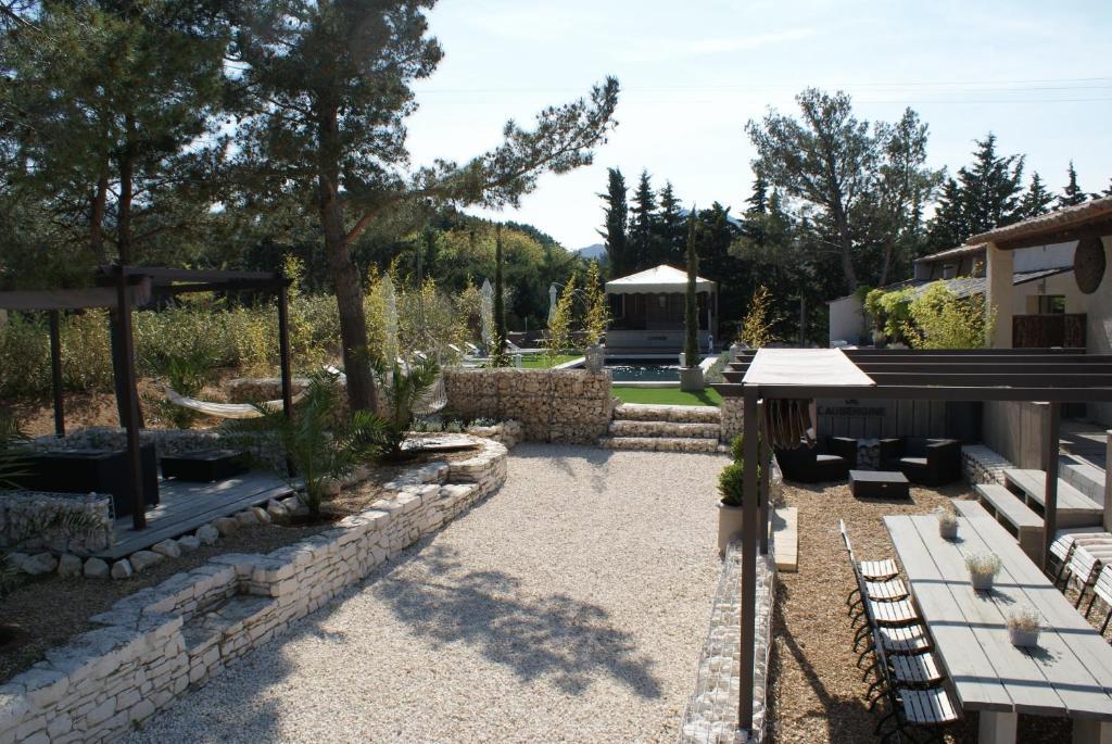 L'Auberge De L'Aubergine Eygalières Extérieur photo